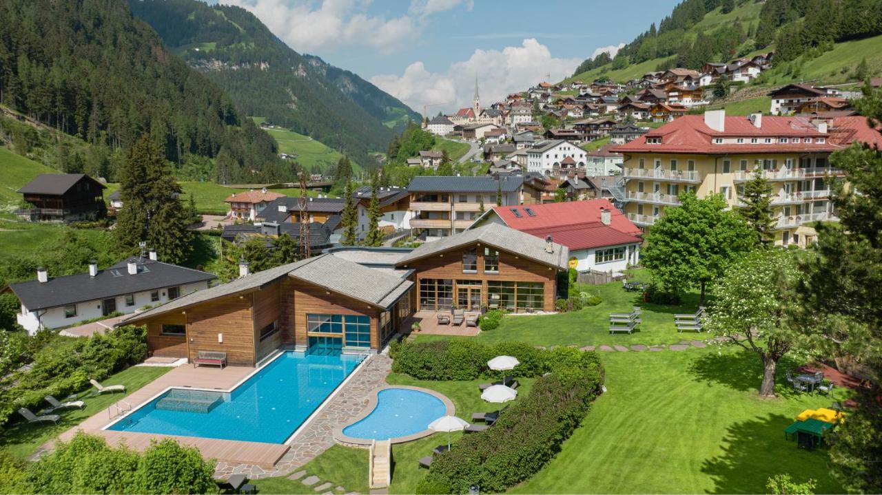 Family Hotel Posta Santa Cristina Val Gardena Eksteriør bilde